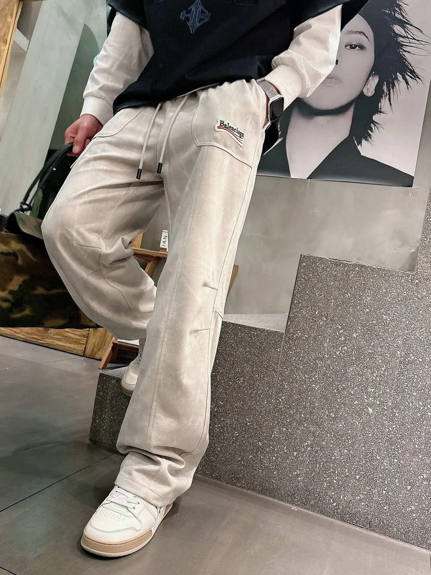 Balenciaga 🆕2026 Autumn and Winter New Arrival Casual Pants! The official website will be released simultaneously. Brand Classic LOGO casual pants, customized fabrics, excellent comfort and strong touch. Highly recognisable, perfect appearance and craftsmanship. Size:M-3XL